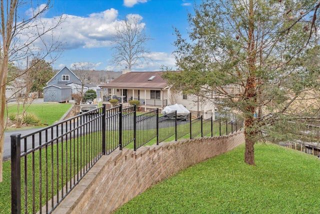 56 Brookside LN, Moneta, VA 24121