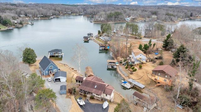 56 Brookside LN, Moneta, VA 24121