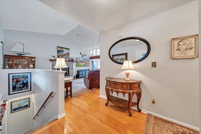 56 Brookside LN, Moneta, VA 24121