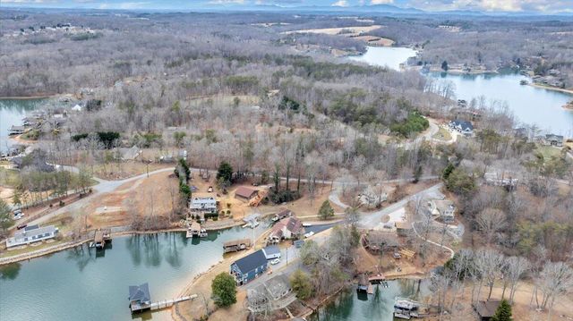 56 Brookside LN, Moneta, VA 24121