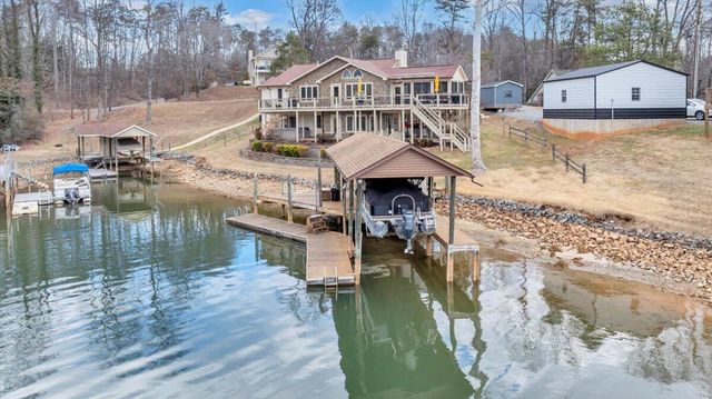 56 Brookside LN, Moneta, VA 24121