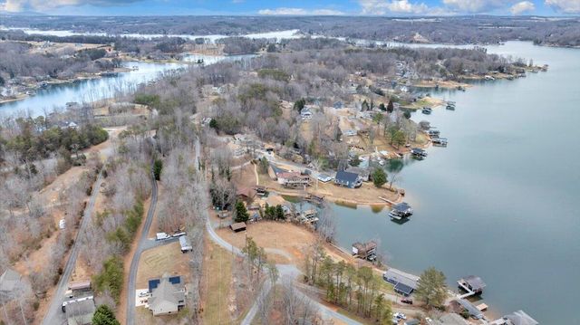 56 Brookside LN, Moneta, VA 24121