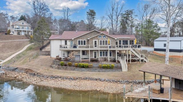 56 Brookside LN, Moneta, VA 24121