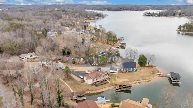 56 Brookside LN, Moneta, VA 24121