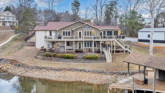 56 Brookside LN, Moneta, VA 24121