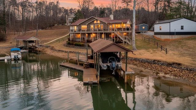 56 Brookside LN, Moneta, VA 24121