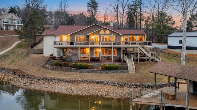 56 Brookside LN, Moneta, VA 24121