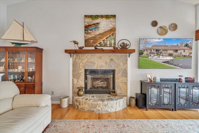 56 Brookside LN, Moneta, VA 24121