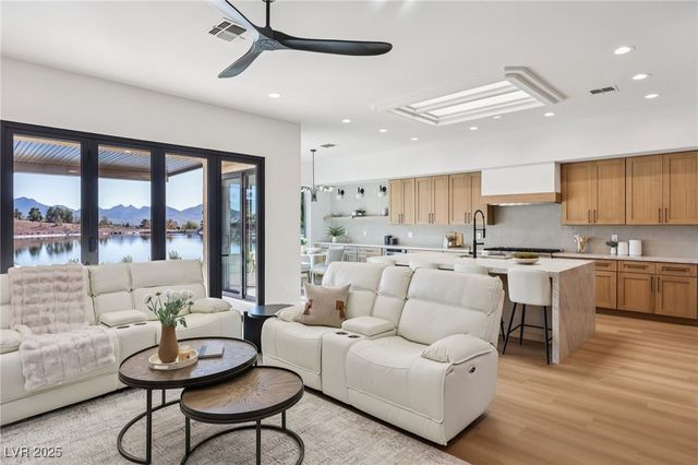 2695 Olivia Heights Avenue, Henderson, NV 89052