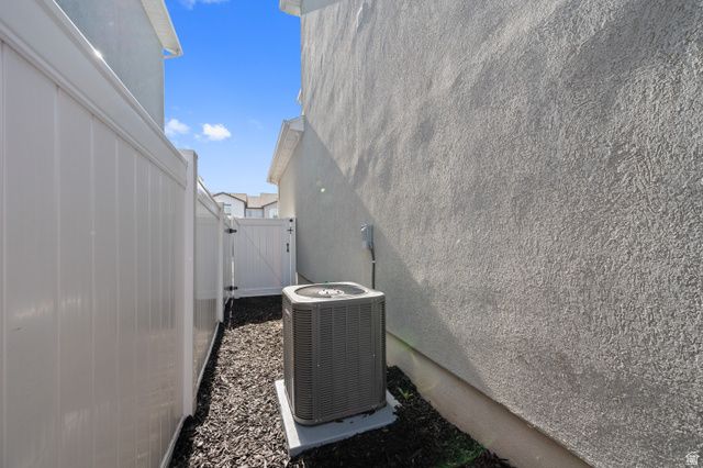1695 S HAVEN PKWY, West Haven, UT 84401
