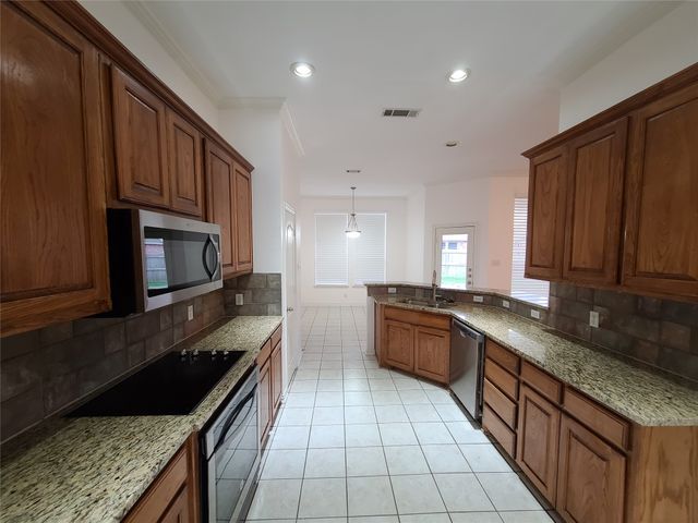 622 Manchester Drive, Mansfield, TX 76063