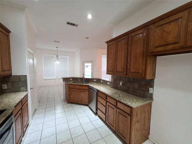 622 Manchester Drive, Mansfield, TX 76063