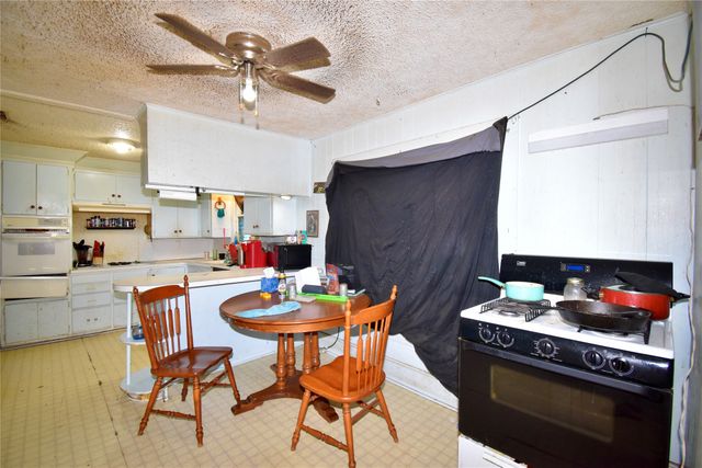 1705 S Bradley Street, Brady, TX 76825