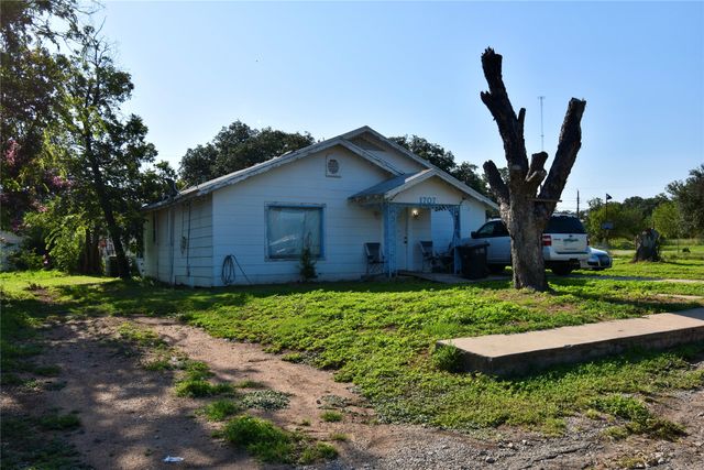 1705 S Bradley Street, Brady, TX 76825