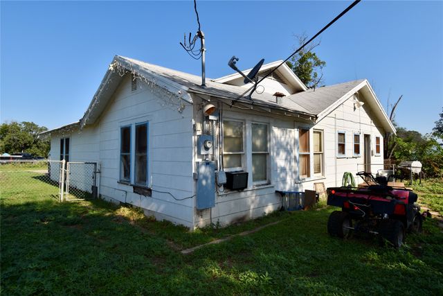 1705 S Bradley Street, Brady, TX 76825