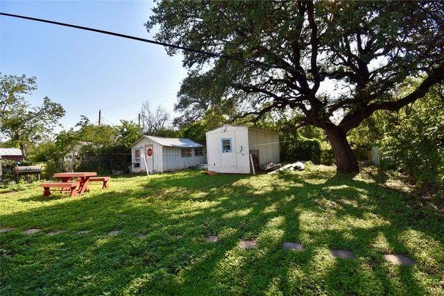 1705 S Bradley Street, Brady, TX 76825