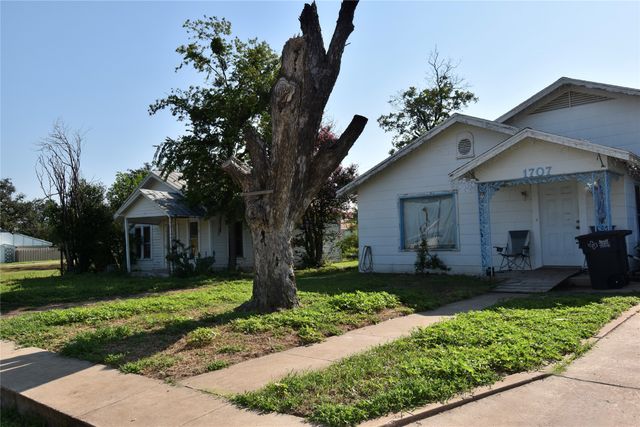 1705 S Bradley Street, Brady, TX 76825