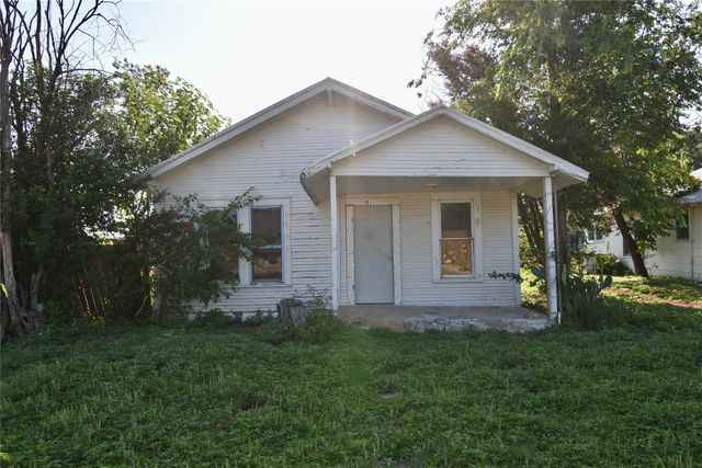 1705 S Bradley Street, Brady, TX 76825