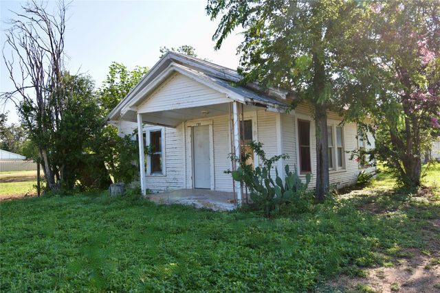 1705 S Bradley Street, Brady, TX 76825