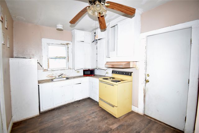 1705 S Bradley Street, Brady, TX 76825