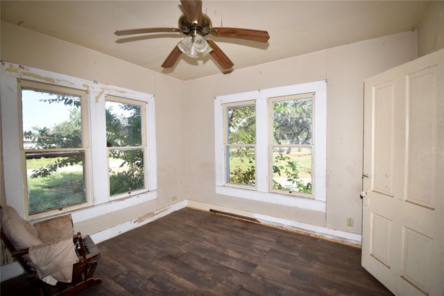 1705 S Bradley Street, Brady, TX 76825