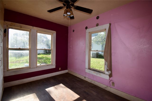 1705 S Bradley Street, Brady, TX 76825