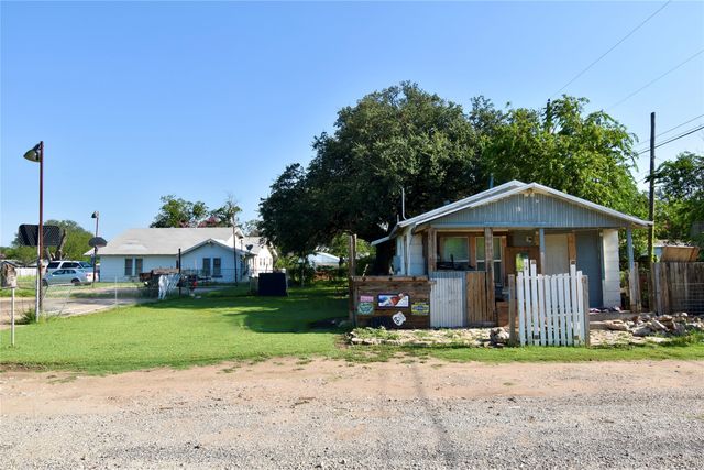 1705 S Bradley Street, Brady, TX 76825