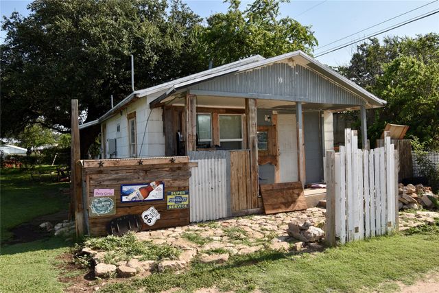 1705 S Bradley Street, Brady, TX 76825