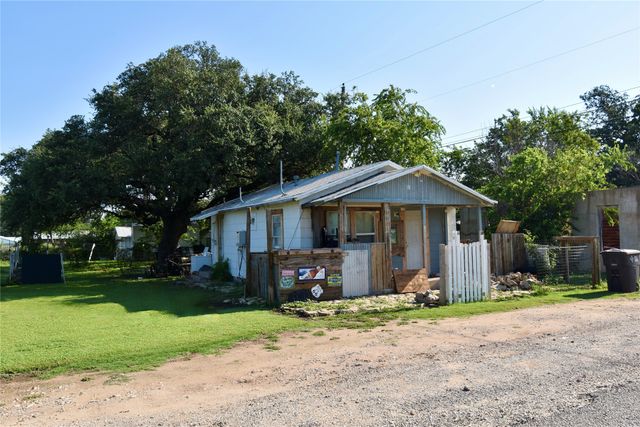 1705 S Bradley Street, Brady, TX 76825