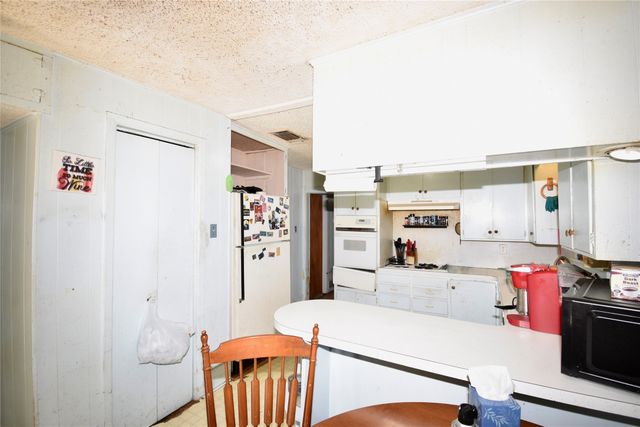 1705 S Bradley Street, Brady, TX 76825