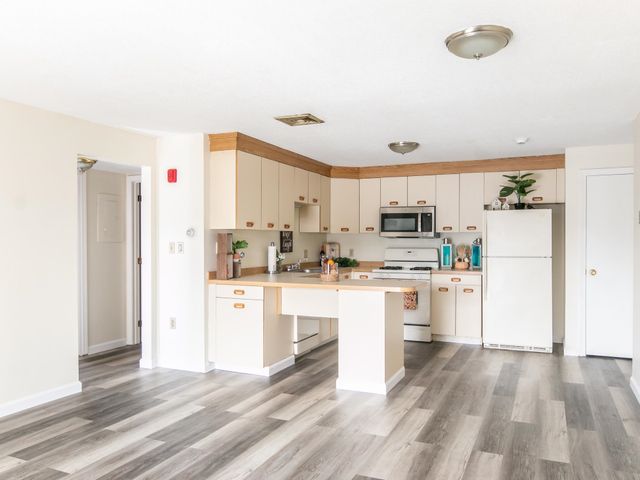 3 Roedean Dr Apt 208, Nashua, NH 03063