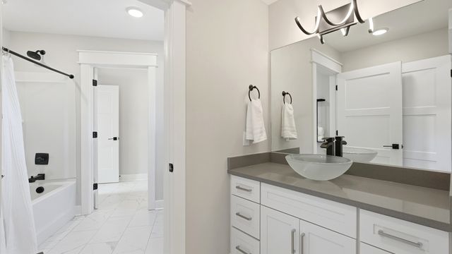 353 Oak Plains Rd, Clarksville, TN 37043