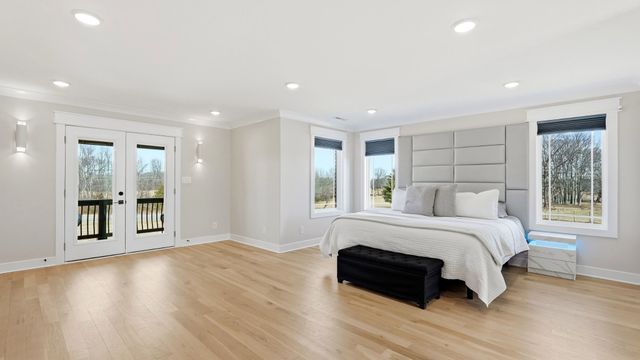 353 Oak Plains Rd, Clarksville, TN 37043