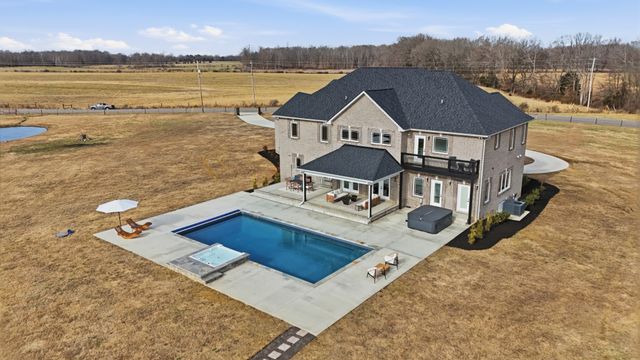 353 Oak Plains Rd, Clarksville, TN 37043
