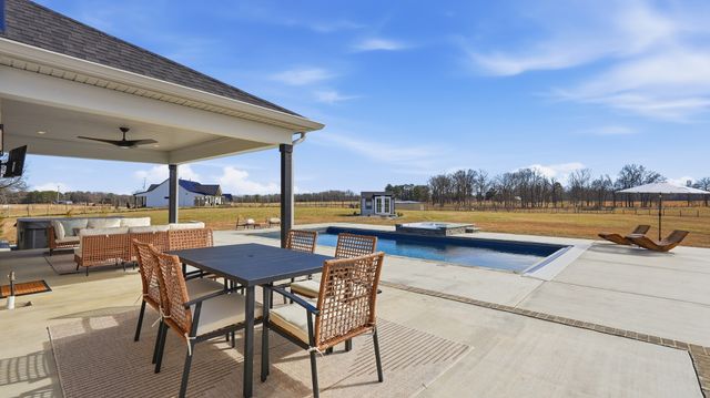 353 Oak Plains Rd, Clarksville, TN 37043