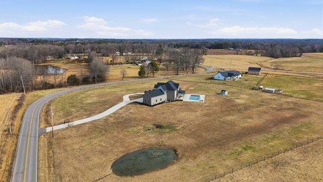 353 Oak Plains Rd, Clarksville, TN 37043