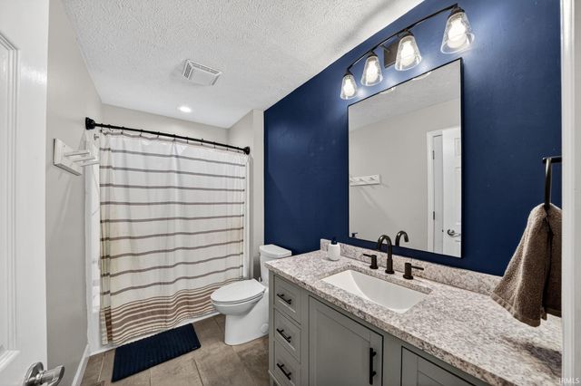 14211 Fox Chase Drive, Granger, IN 46530