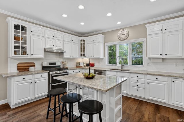 14211 Fox Chase Drive, Granger, IN 46530