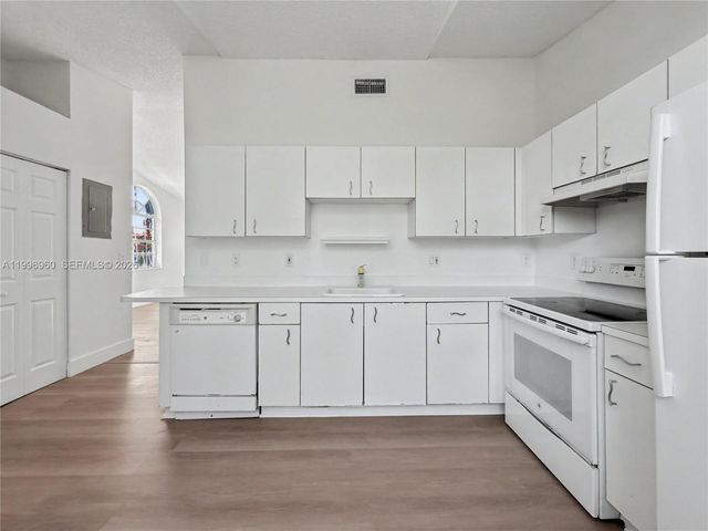 21553 SW 87th Ct 102, Cutler Bay, FL 33189