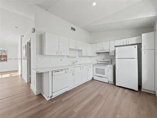 21553 SW 87th Ct 102, Cutler Bay, FL 33189