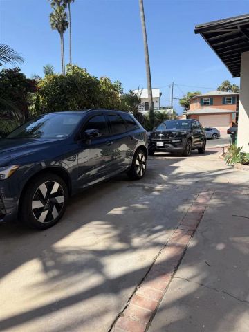 4881 Dixie Dr, San Diego, CA 92109