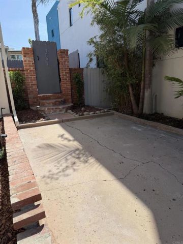 4881 Dixie Dr, San Diego, CA 92109