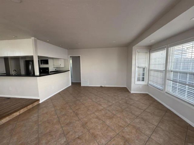 4881 Dixie Dr, San Diego, CA 92109