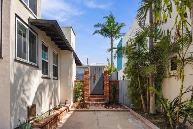 4881 Dixie Dr, San Diego, CA 92109