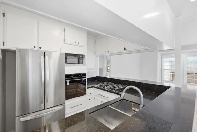 4881 Dixie Dr, San Diego, CA 92109