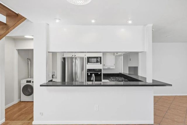 4881 Dixie Dr, San Diego, CA 92109