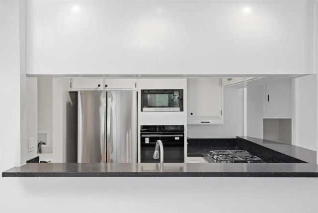 4881 Dixie Dr, San Diego, CA 92109