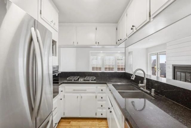 4881 Dixie Dr, San Diego, CA 92109