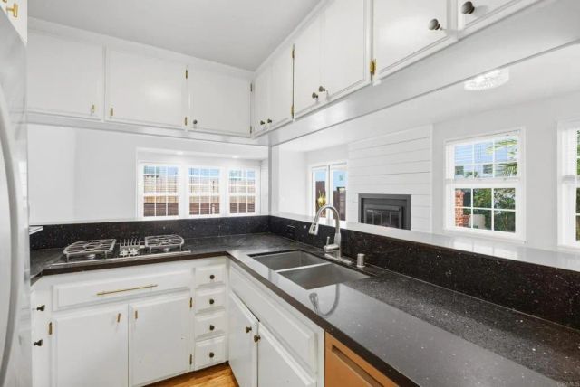 4881 Dixie Dr, San Diego, CA 92109