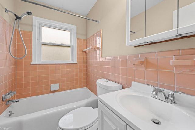 20293 Washtenaw Street, Harper Woods, MI 48225